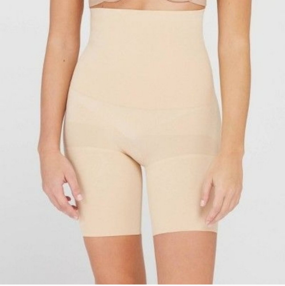 SPANX Assets Remarkable Results High Waist Mid Thigh Shaper Shorts Womens M